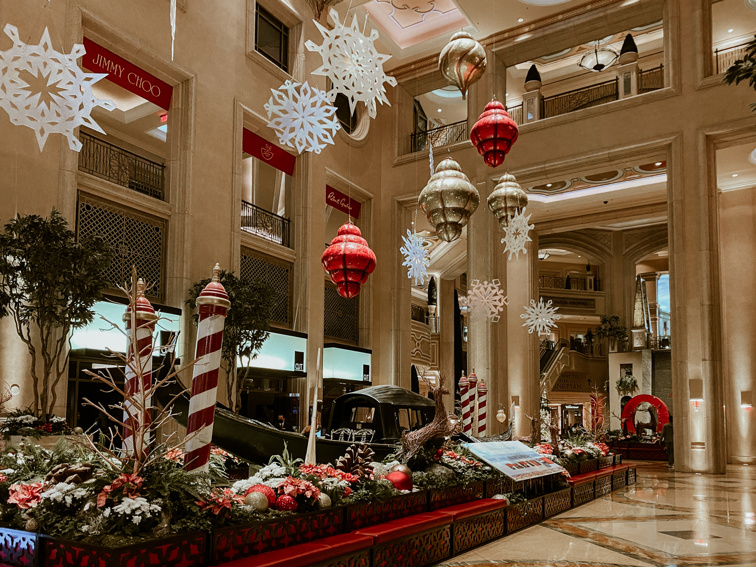 Venetian Hotel & Resort Holiday Decorations